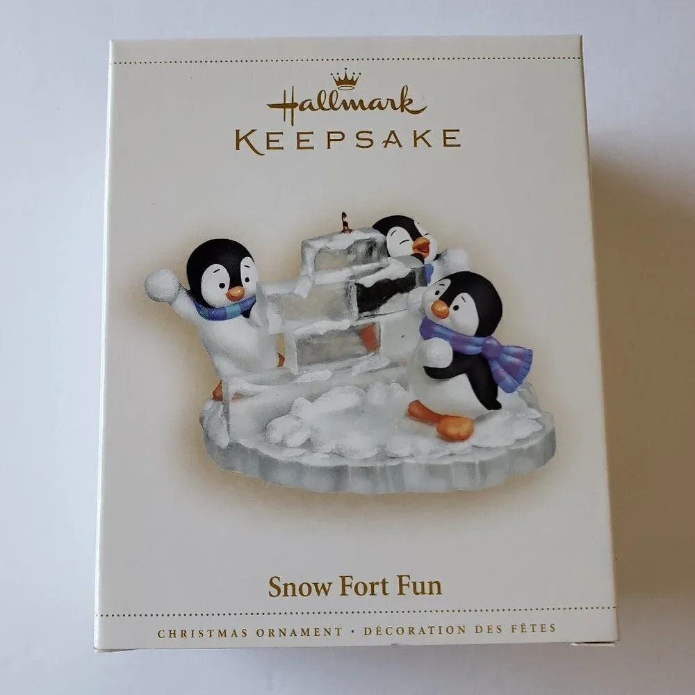 NWT - Hallmark Keepsake Ornament - 2006 Snow Fort Fun Penguin Pals